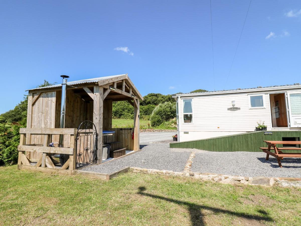The Lodge Llanelli Exterior foto