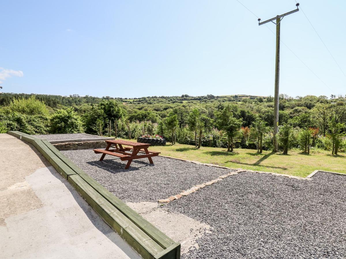 The Lodge Llanelli Exterior foto